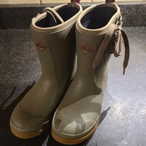 Muck boots army green in color size 5